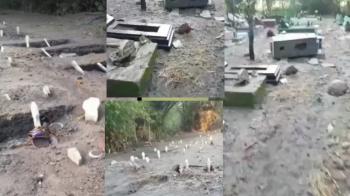 Belasan Kuburan Baru, Ambles Terendam Banjir